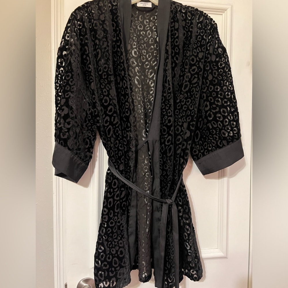Van Winkle & Co. Black Robe